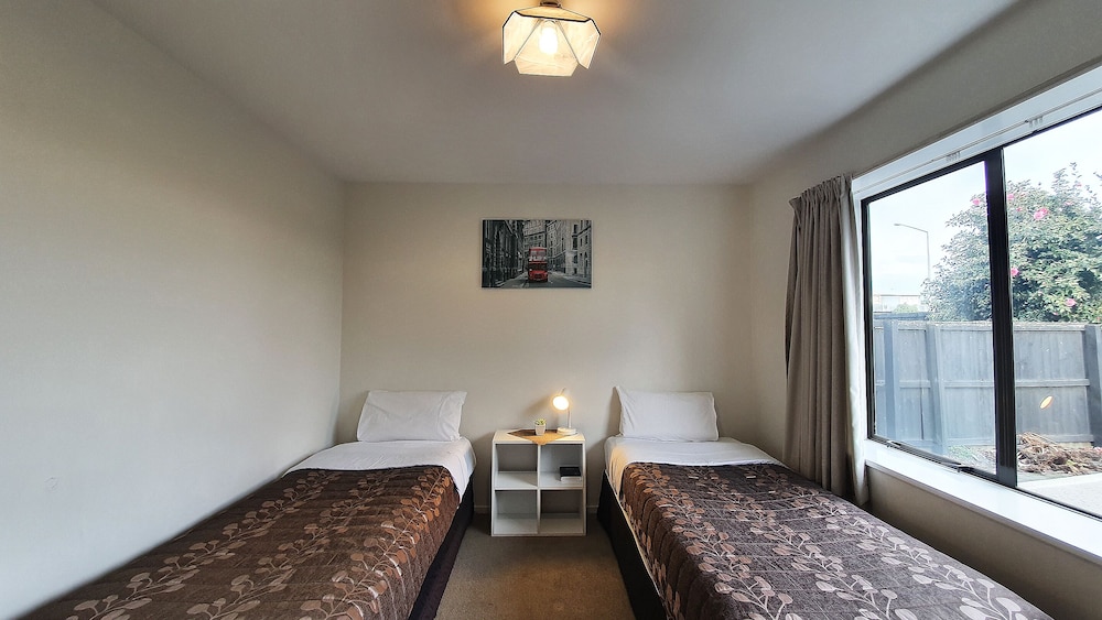 Airways Motel 29/31