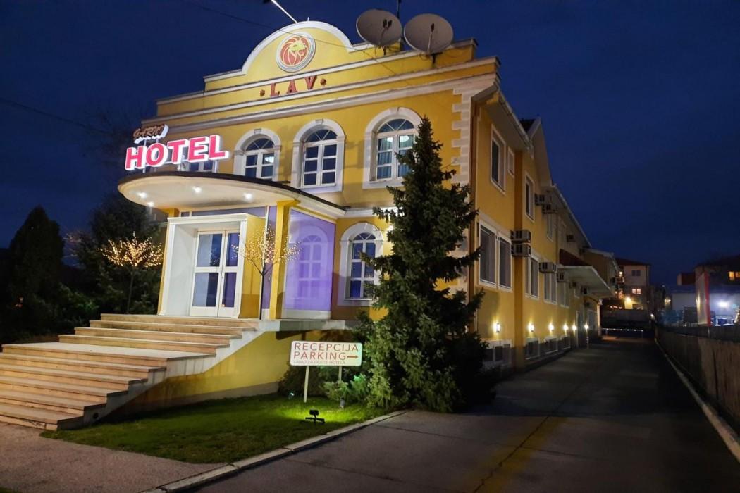 Hotel Lav 8/82