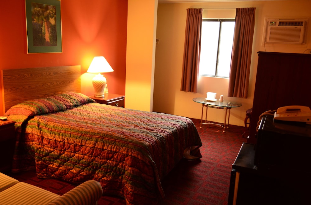 Luxury Inn &amp; Suites 6/26