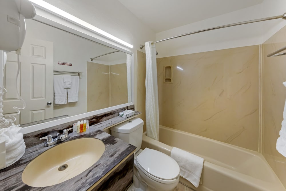 Anaheim Discovery Inn Suites 66/68