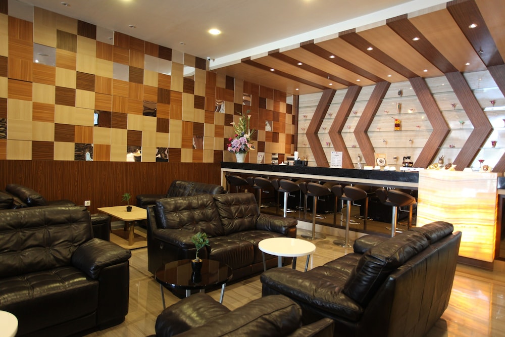 W Three Premier Hotel Makassar 19/29