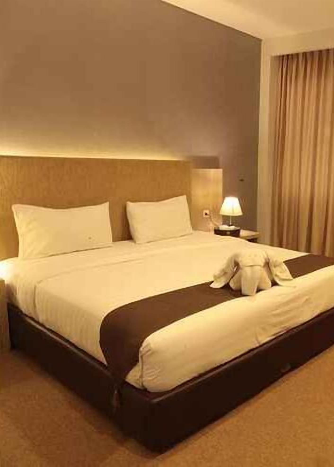 Business, King Bed
