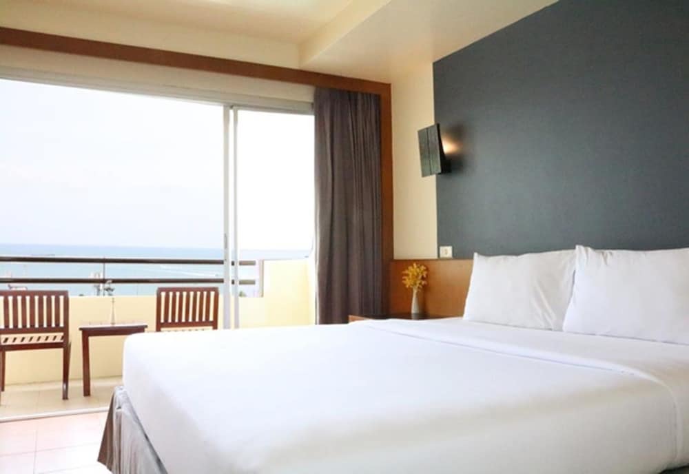 Sunshine Hotel and Residences 28/65