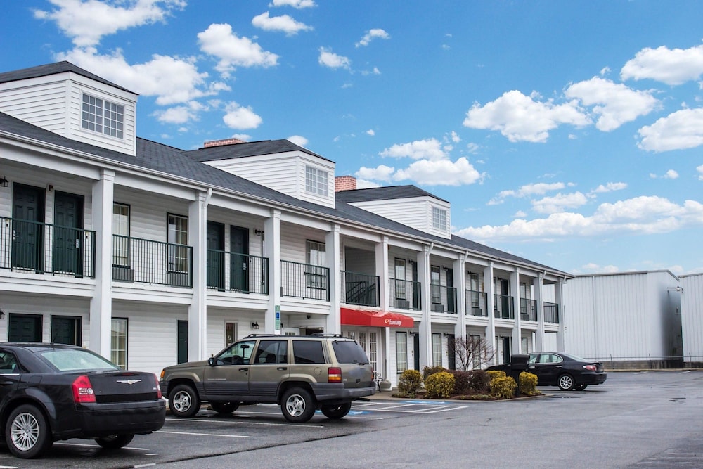 Econo Lodge Greenville near University 3/64
