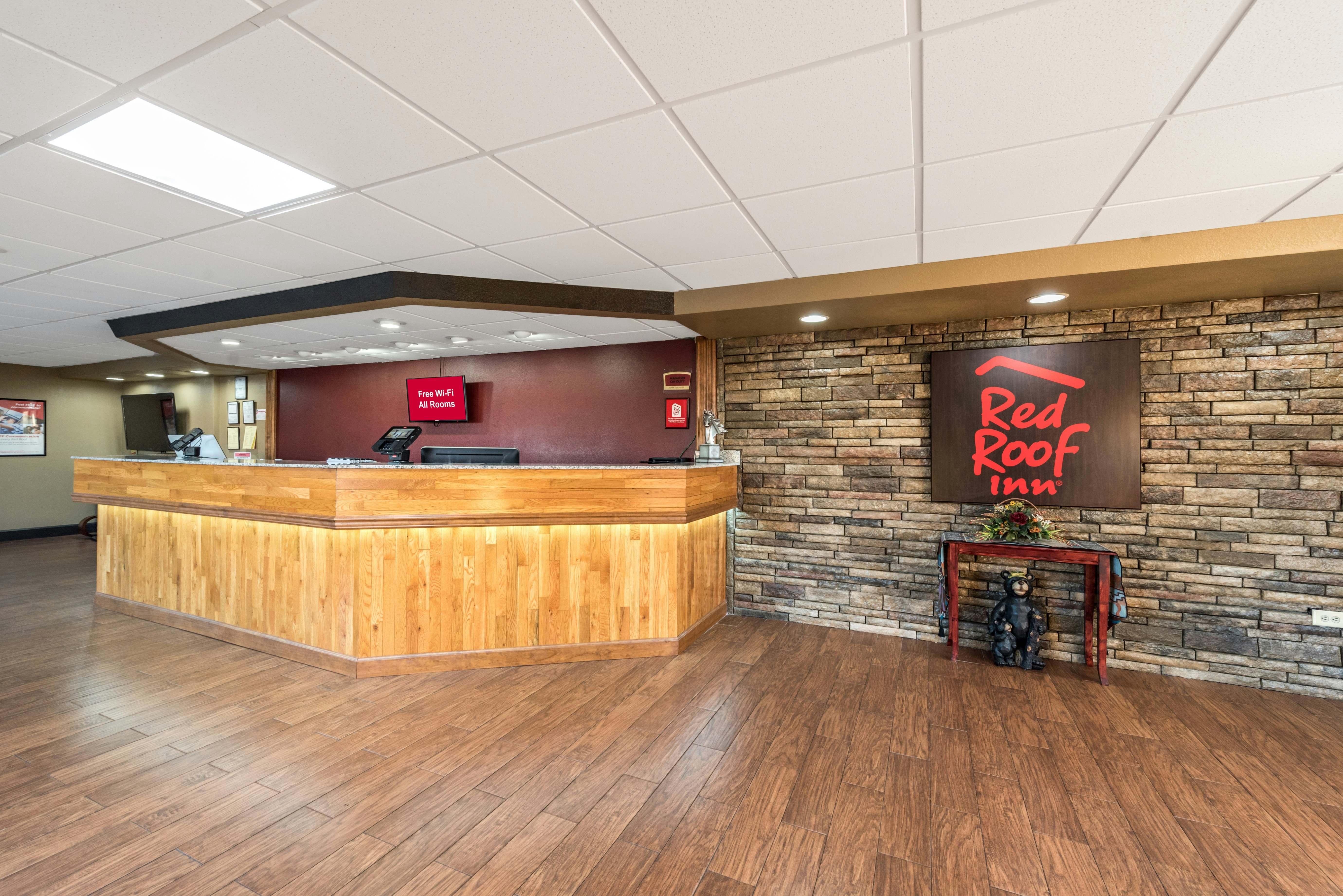 Red Roof Inn & Suites Pigeon Forge - Parkway 4/13