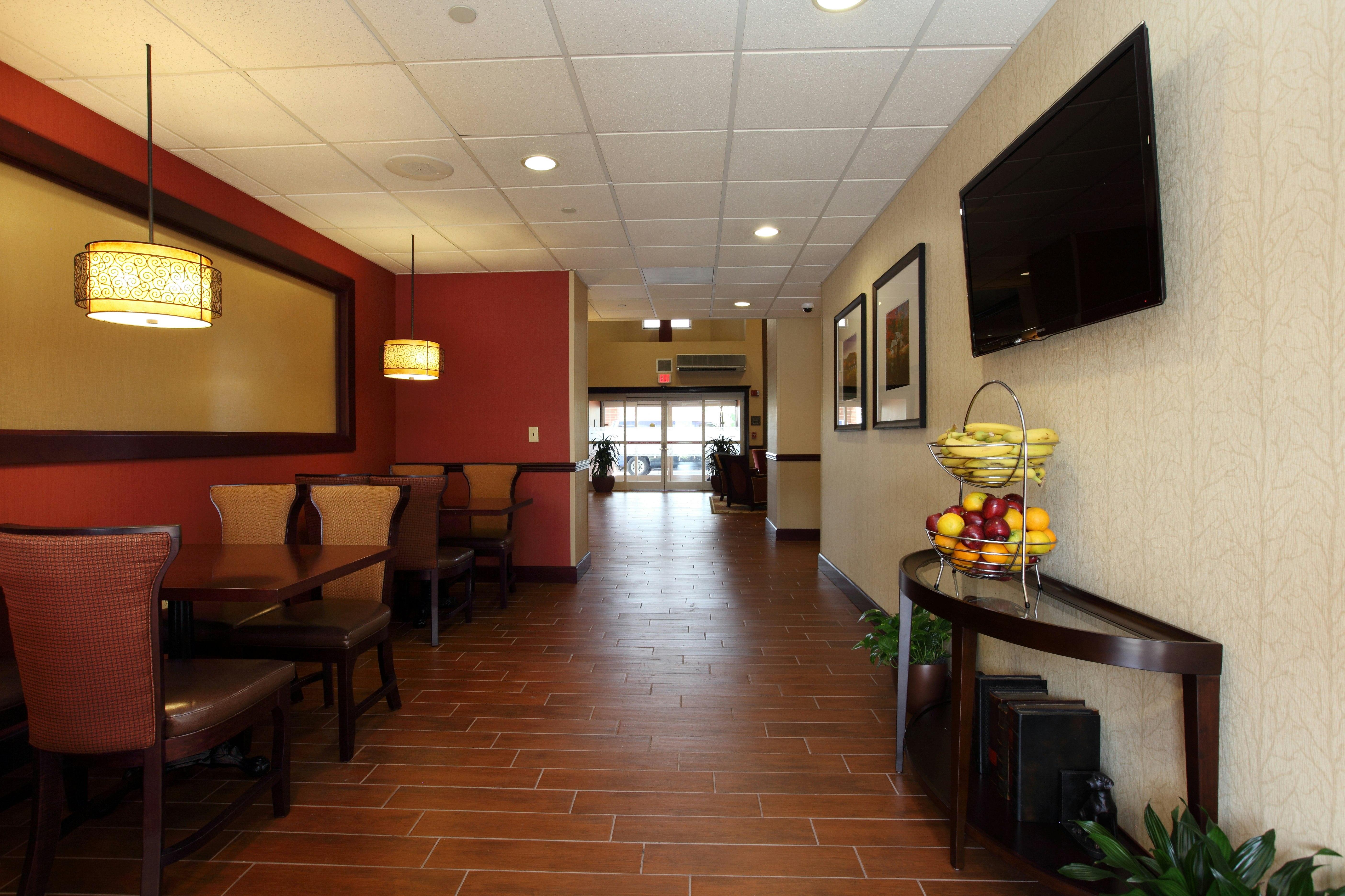 Hampton Inn & Suites Charlottesville-At the University 27/50