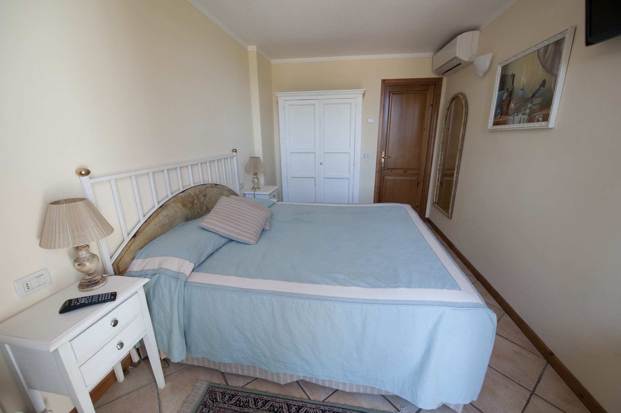 Classic, Double Bed, Hill View