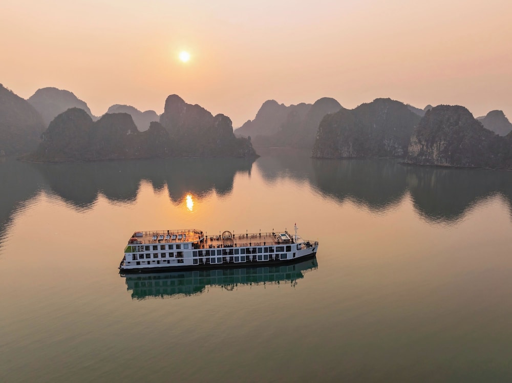 Indochine Cruise Lan Ha Bay 4/50