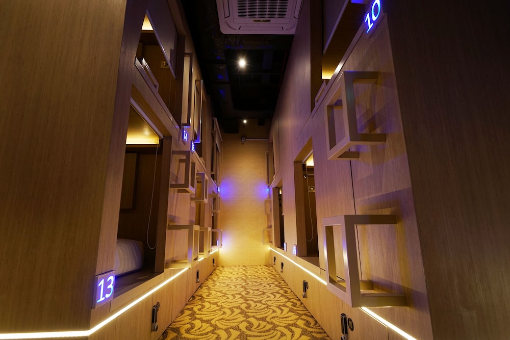 Cube Boutique Capsule Hotel Kampong Glam 25/26