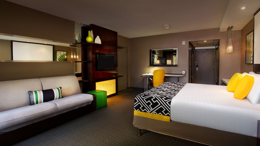 Disneys Contemporary Resort 16/50