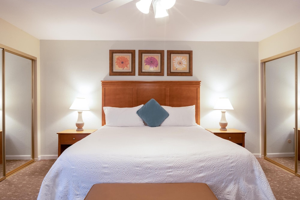 GetAways at San Diego Country Estates 12/50