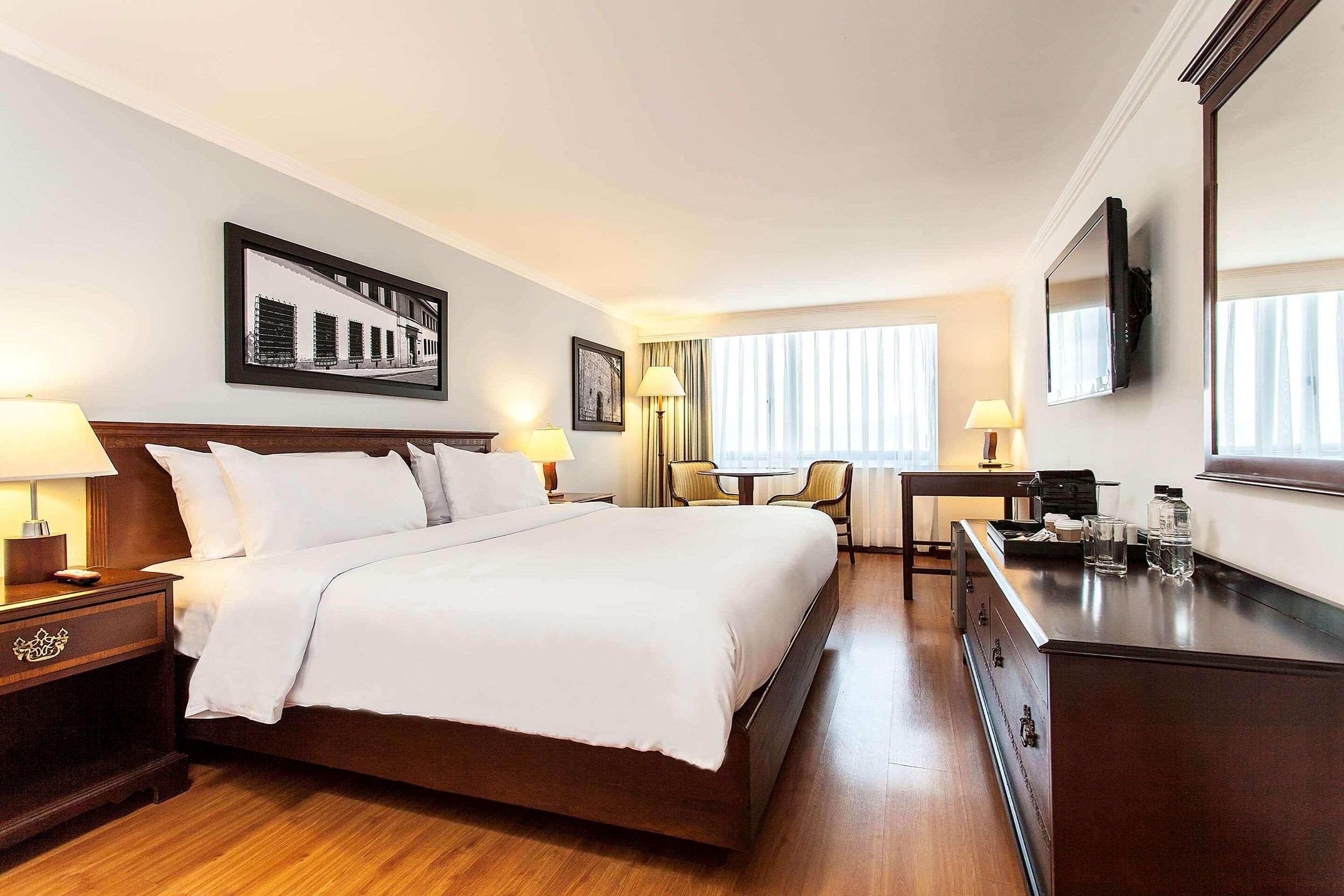 ROOM, KING BED
