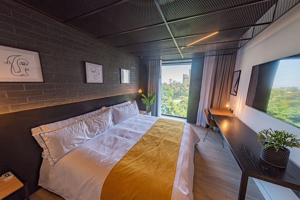 Fulton Business Luxury Hotel 13/49