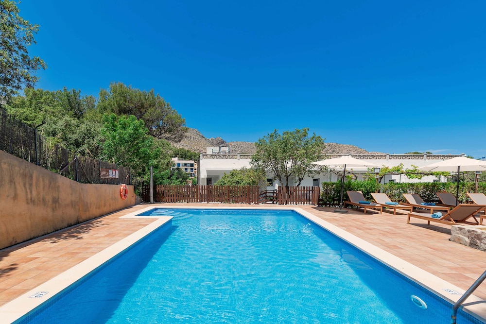 Boutique Hostal Oriola 46/50