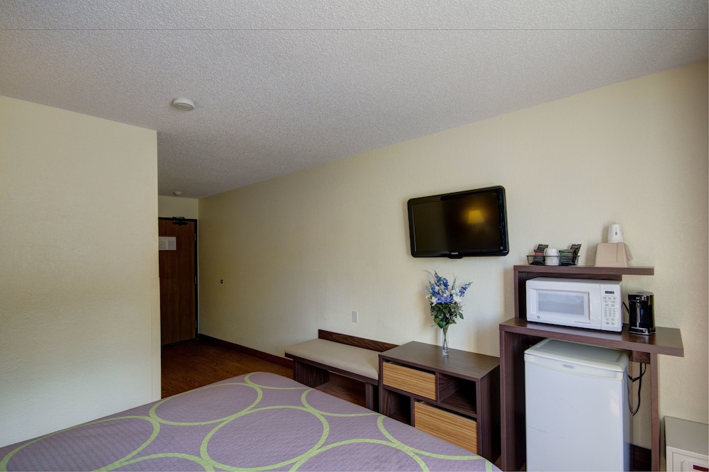 Super 8 by Wyndham Zanesville. 22/40