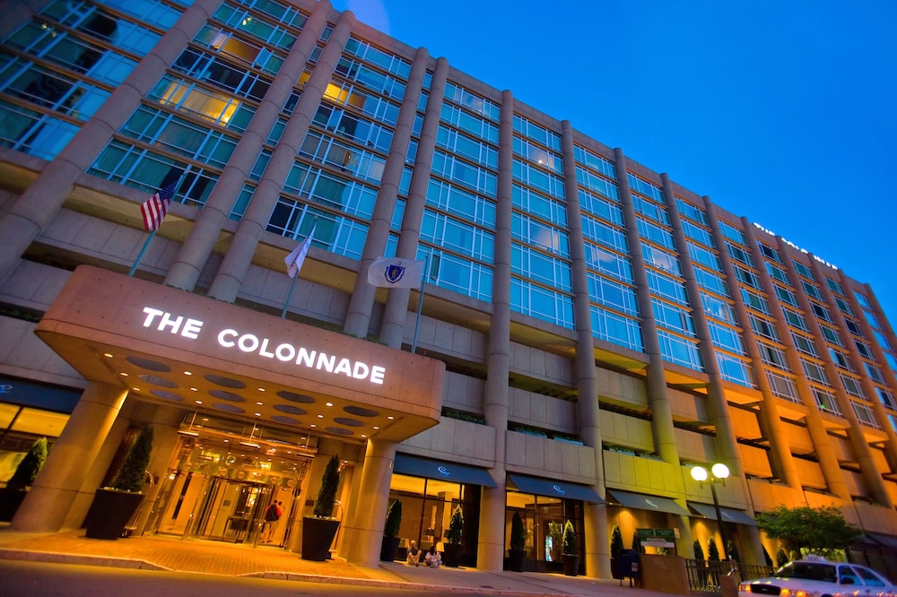 Colonnade Hotel image