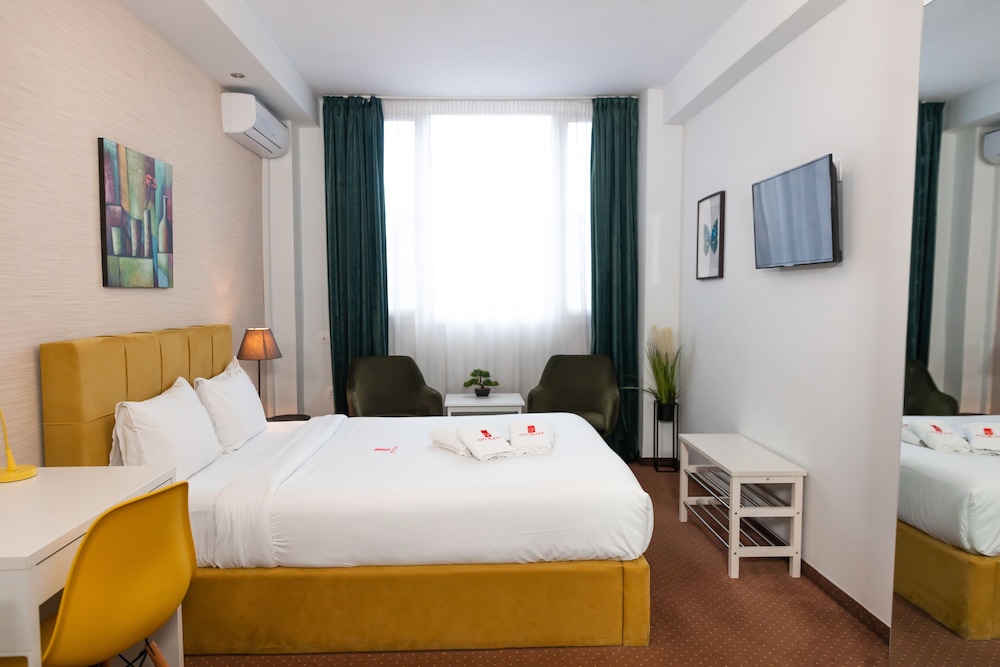 City Plaza Apartments and Rooms 10/49