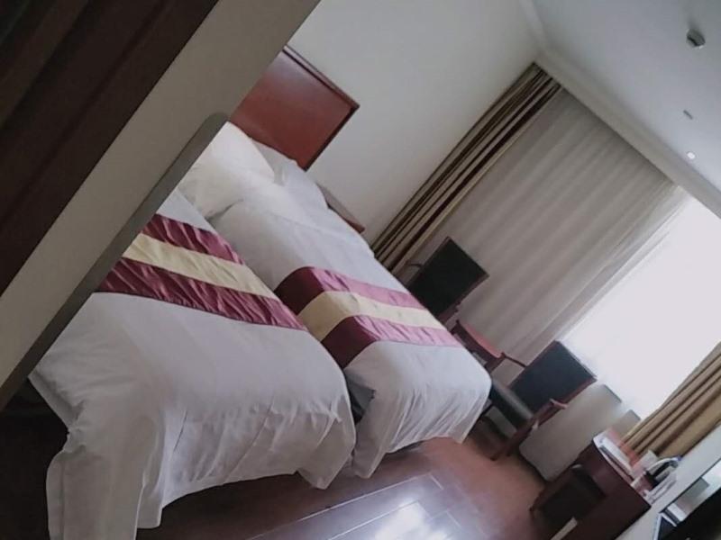 GreenTree Inn ShangHai National Convention Center XinFu Middle Road HuaZhi Road Hotel 13/27