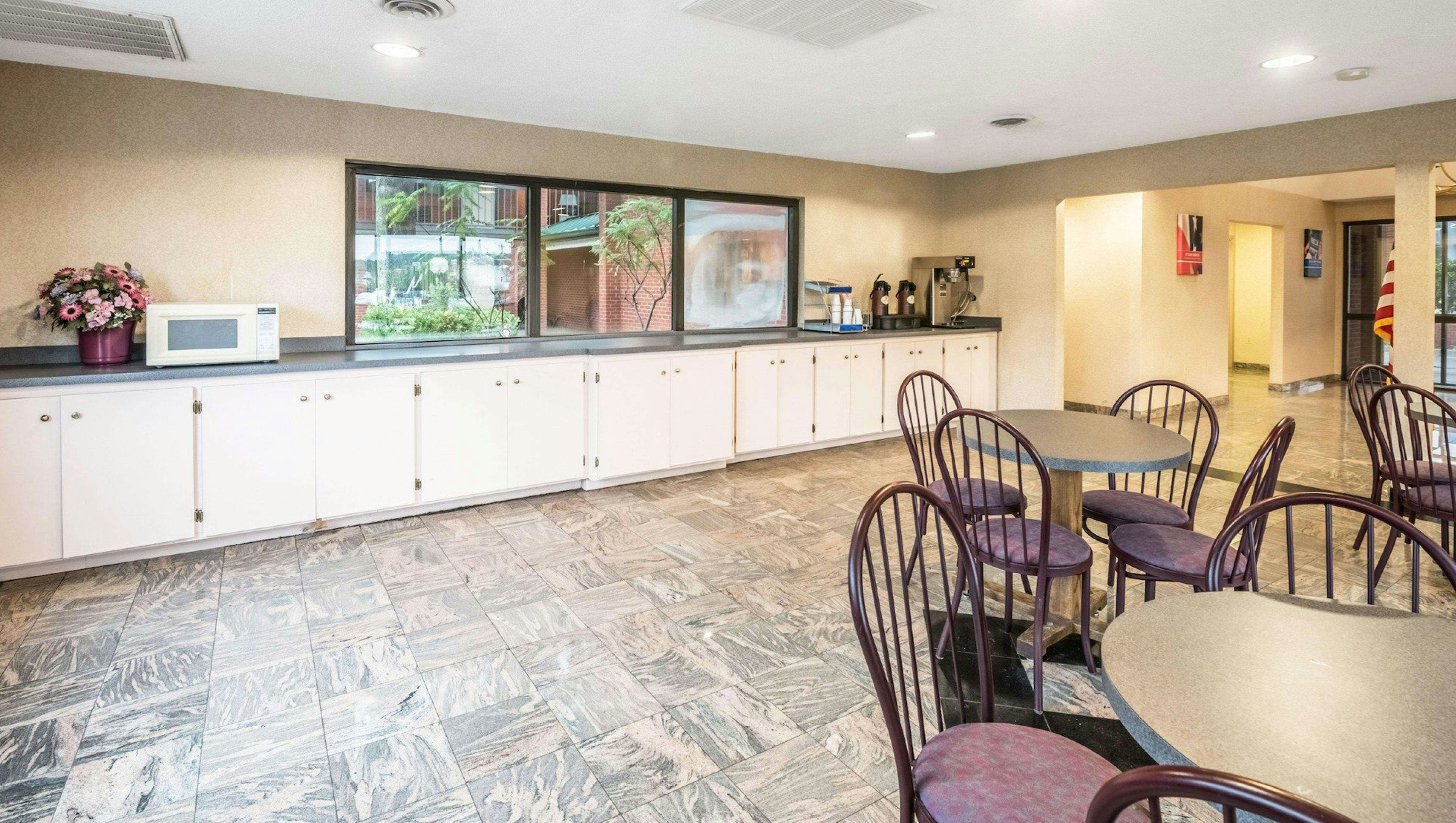 Studios And Suites 4 Less Emporia 39/50