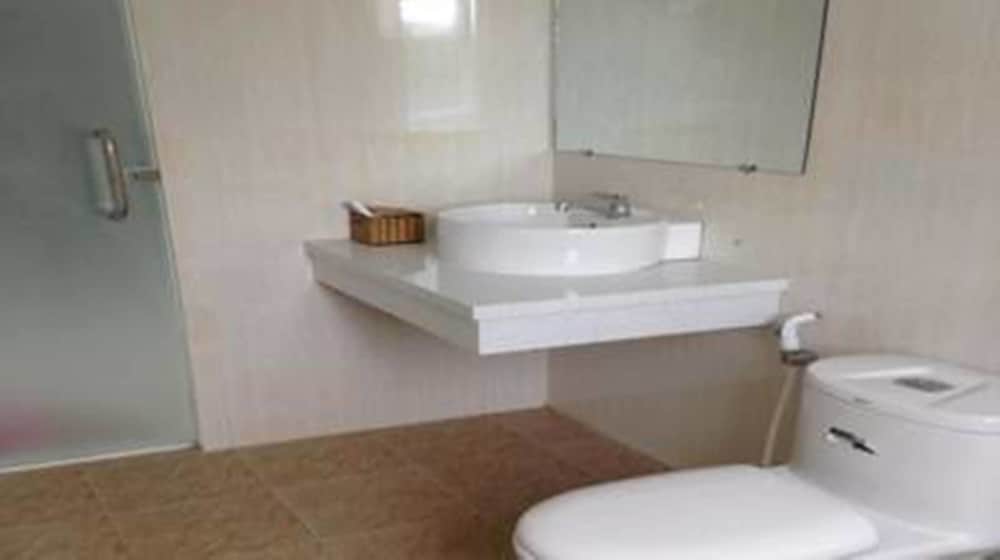 Hoa Phong Hotel 52/60