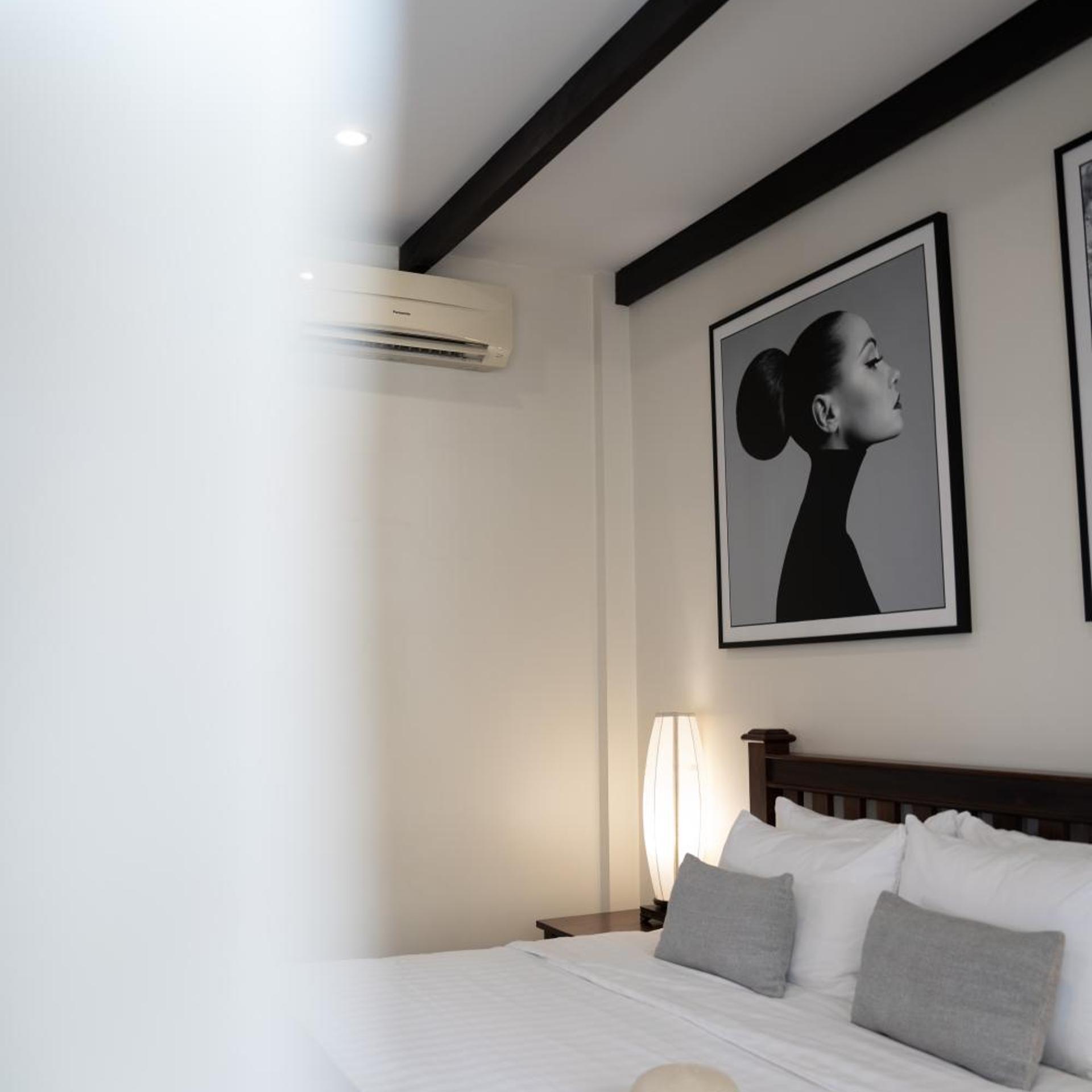 Athena Hotel 17/77