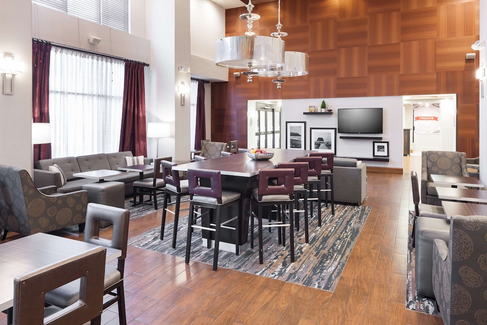 Hampton Inn Los Angeles-Orange County-Cypress 26/40