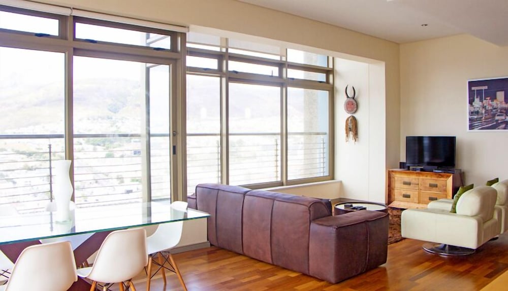 ITC Hospitality Group Penthouse 2 Bedrooms Cartwright s Corner 18/38