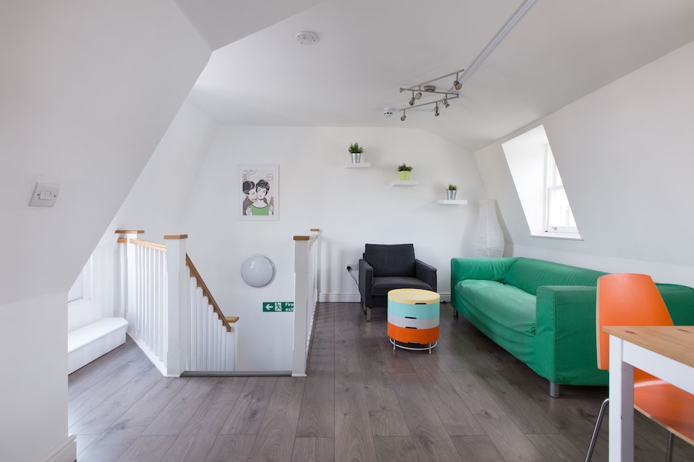 Charlotte Street Apartments by Allo Housing 16/27