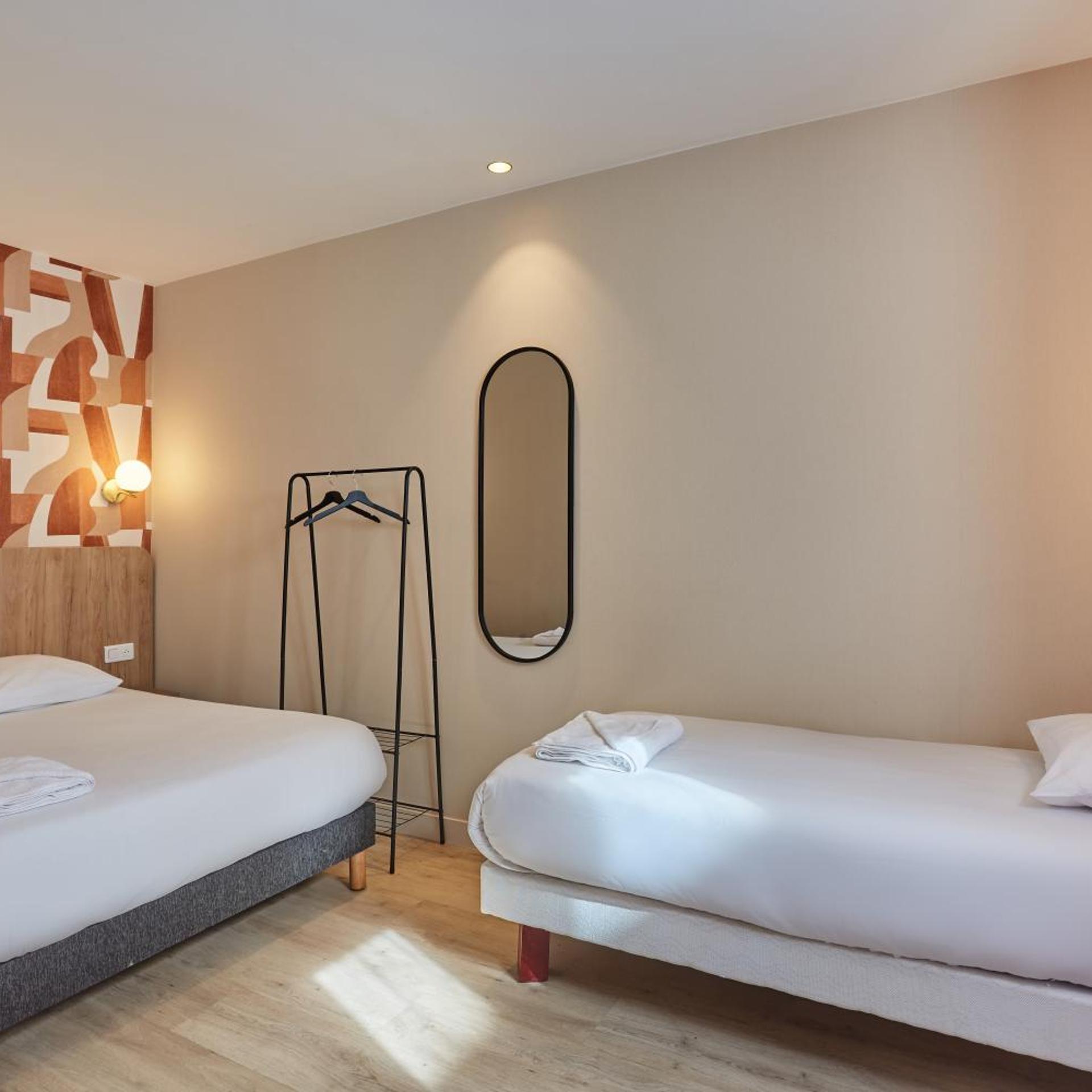 غرفة ثلاثية، Merryl Hotel 3/5