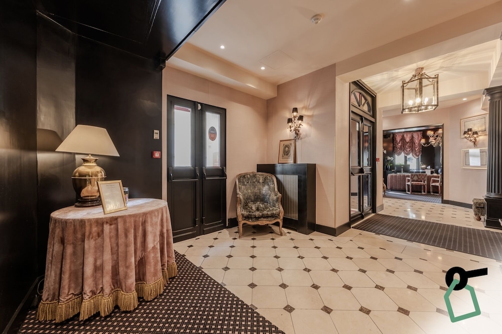 Hotiday Room Collection - Paris Arc de Triomphe 10/50