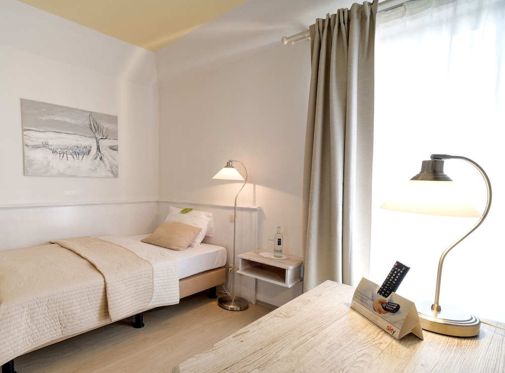 HOTEL TOSKANA 7/30