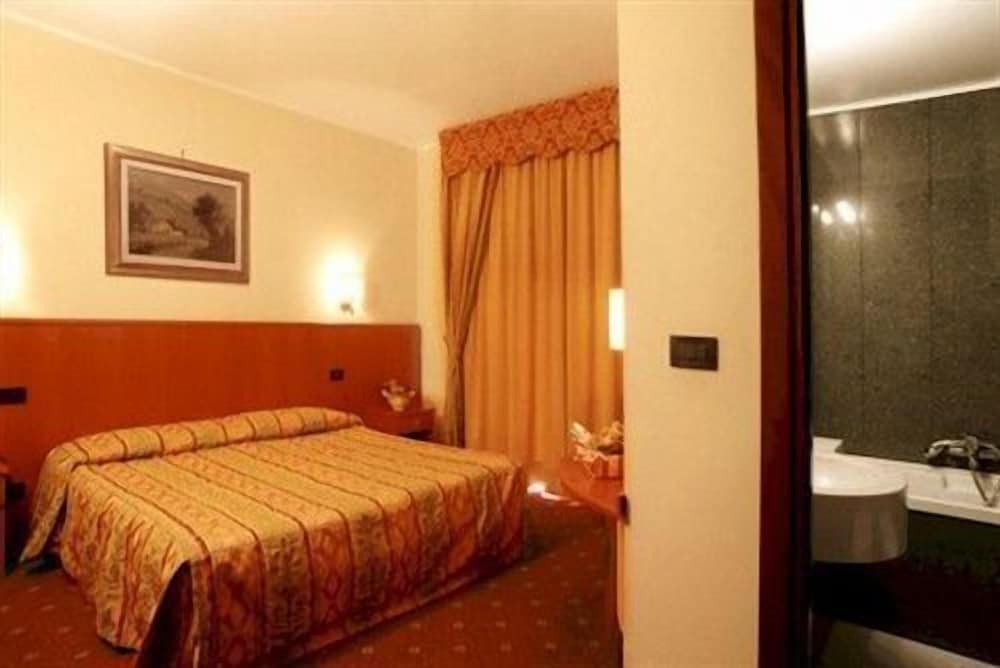 Hotel Cinzia 10/50