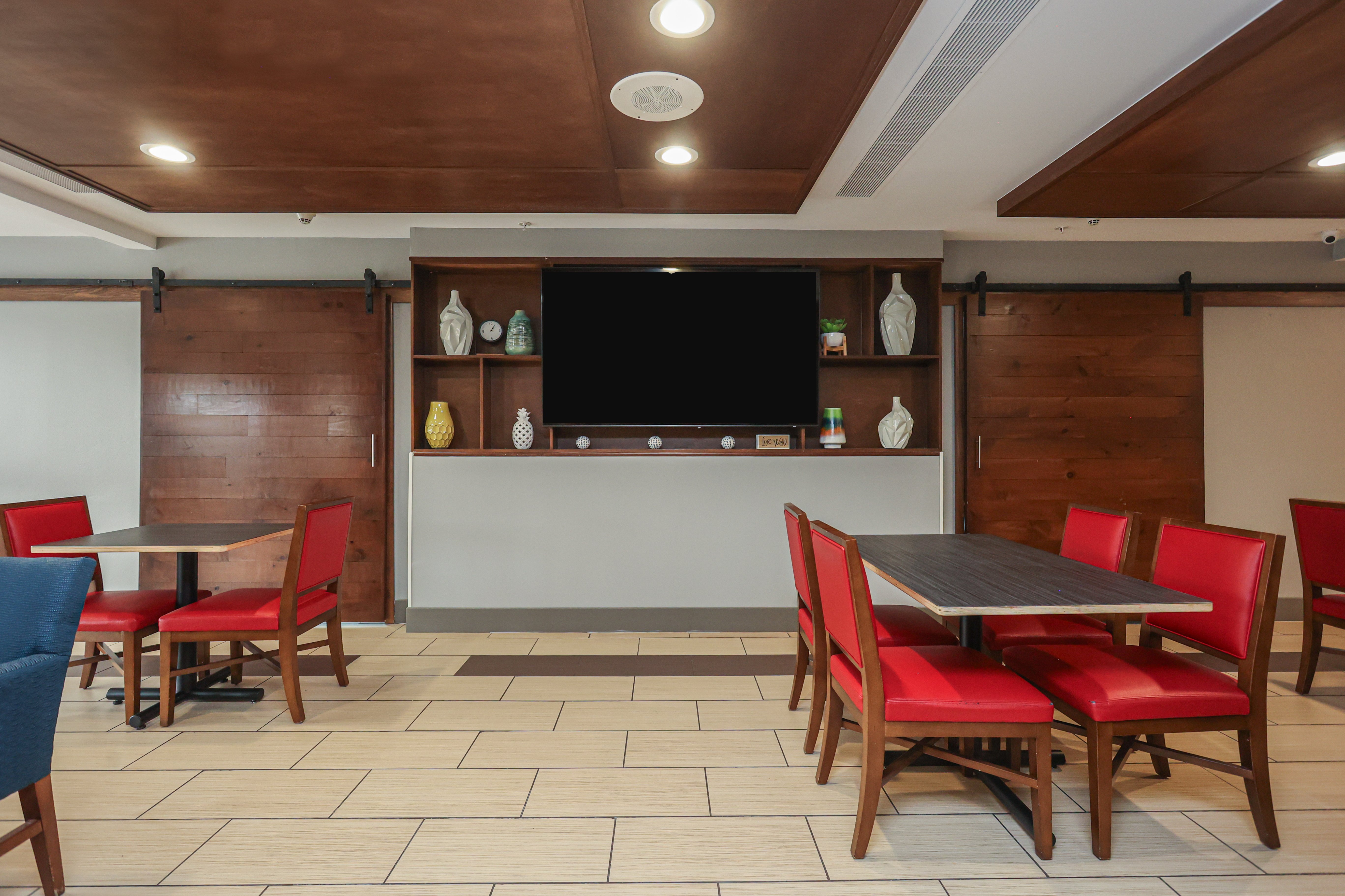 Holiday Inn Express Hotel & Suites Tulsa South Bixby 37/50