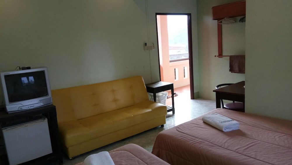 Front Beach Hotel 17/26