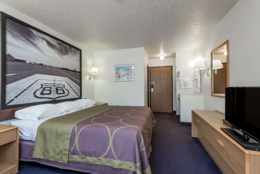 Super 8 By Wyndham Bernalillo 11/26