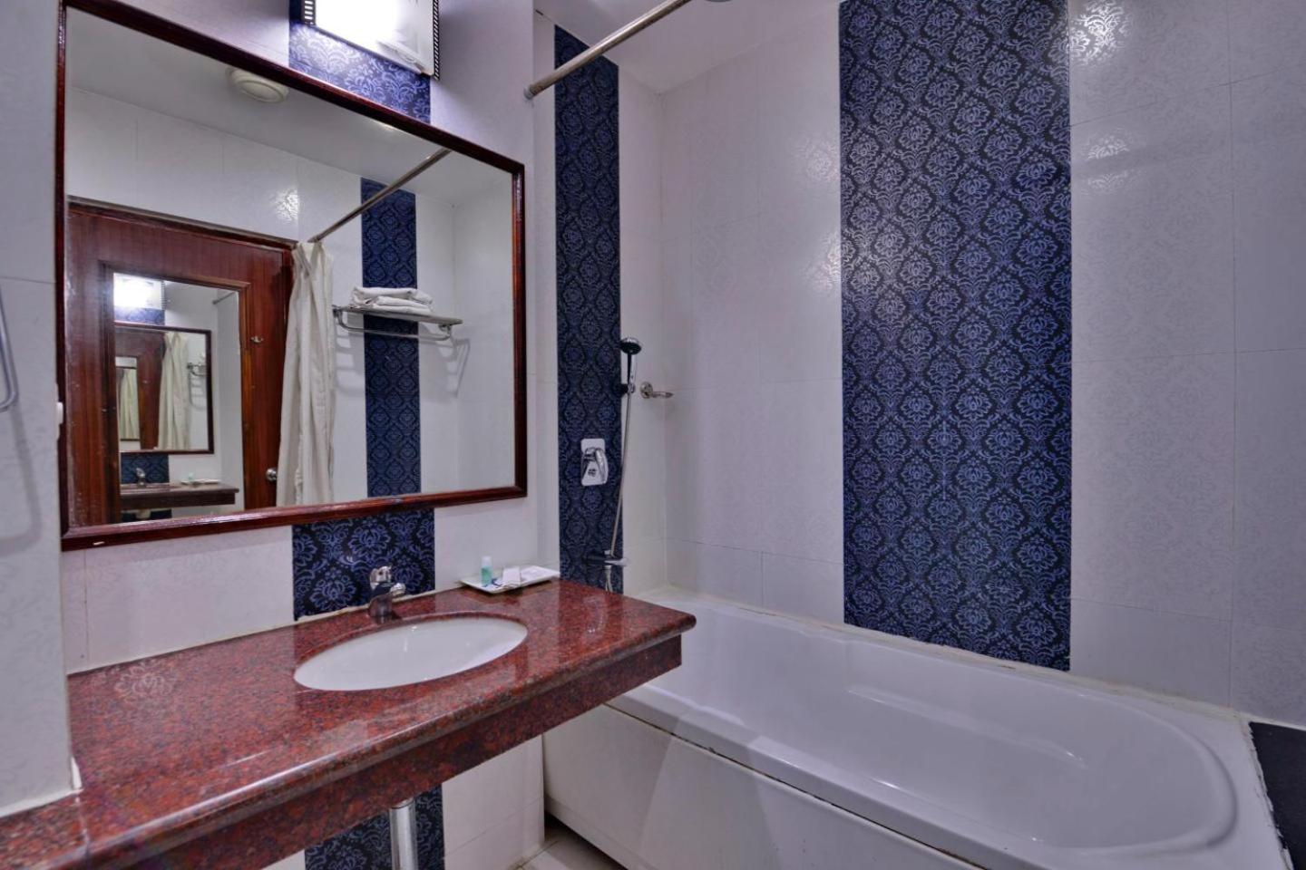 Oyo Premium Nayapalli Irc Village 65/72