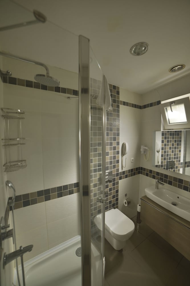 Sarnic Hotel and Sarnic Premier Hotel 47/50