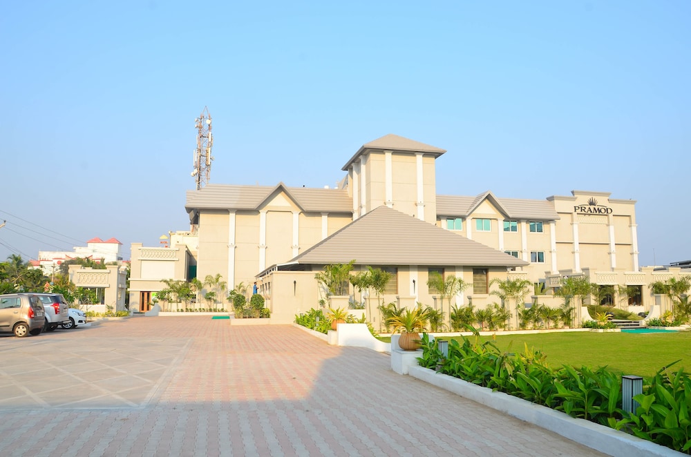 Pramod Convention & Beach Resort 36/46