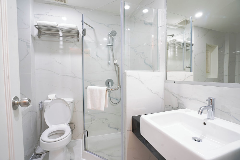 Harmoni One Convention Hotel and Service Apartments 65/65