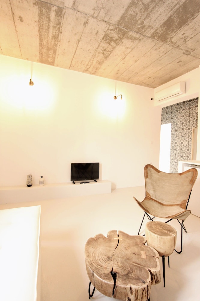 Mesanto Luxury Suites 46/50