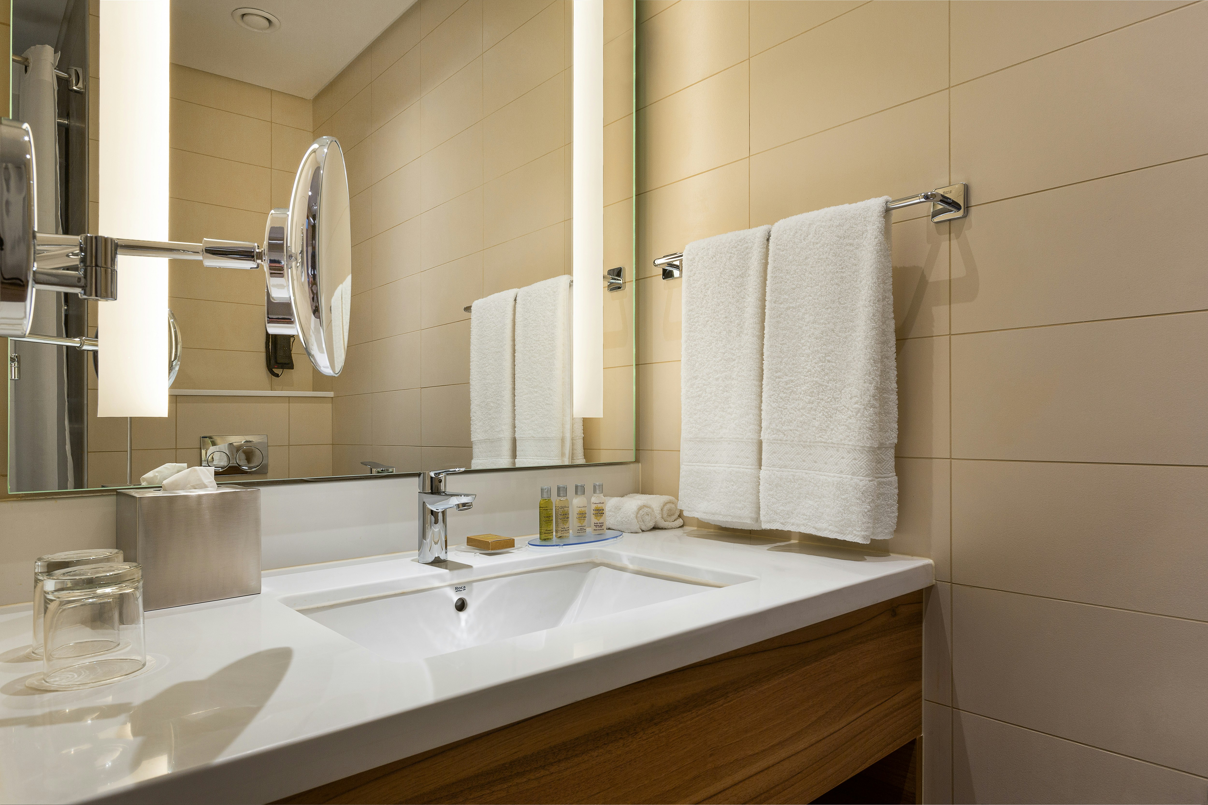 غرفة بسرير كوين مع أريكة، هيلتون جاردن إن الرياض المركز المالي(Hilton Garden Inn Riyadh Financial District) 2/2