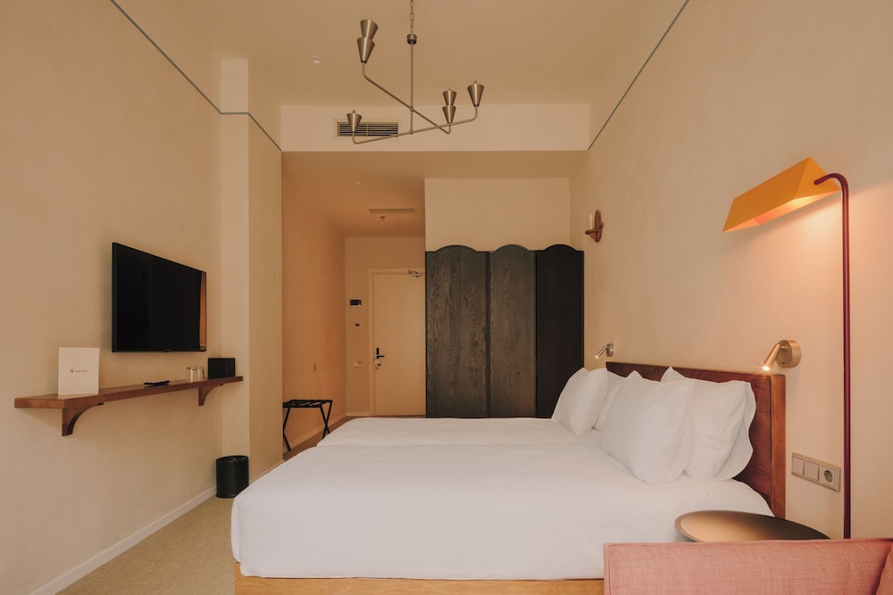 Pabellon Hotel 12/48