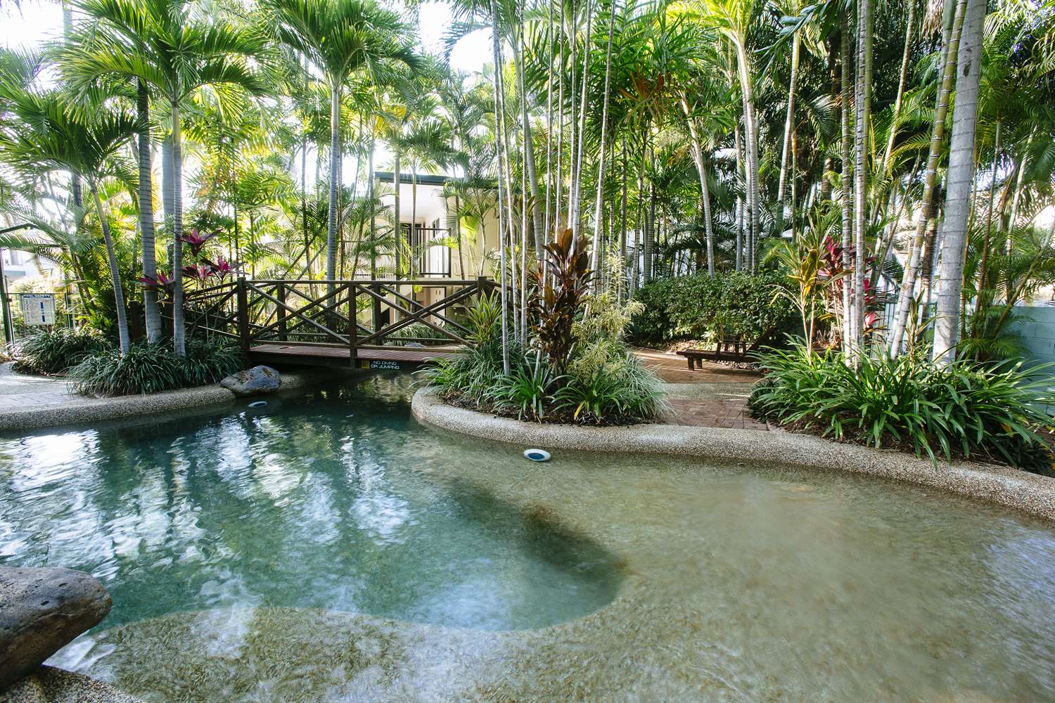 City Oasis Inn Townsville SureStay Collection by BW 38/39