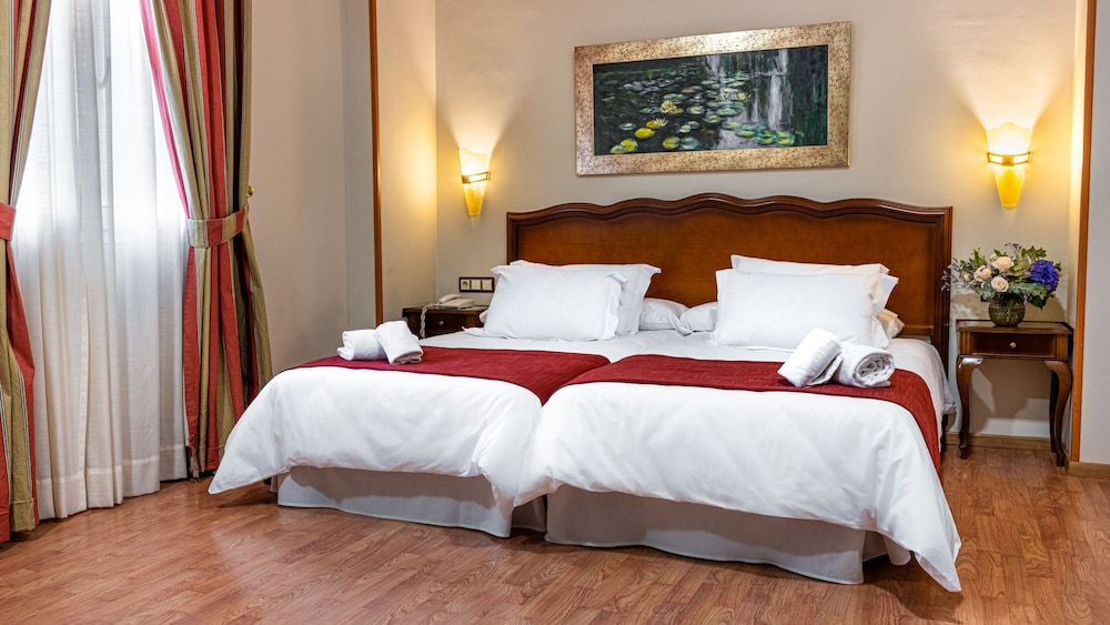 DELUXE, DOUBLE BED