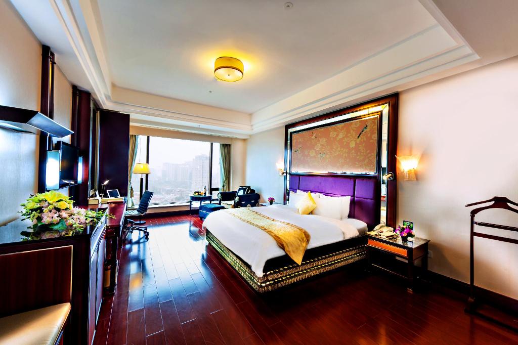 Deluxe, King Bed, City View, Grand Plaza Hanoi 2/2