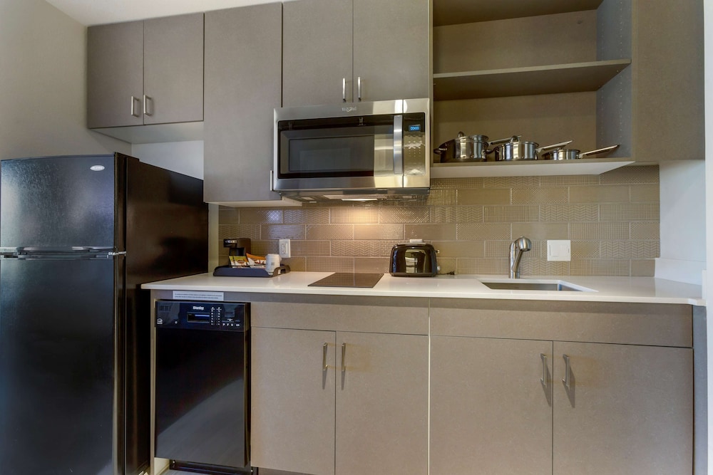 Best Western Plus Executive Residency Phoenix North Happy Valley 6/48