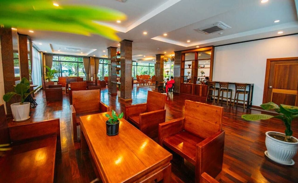 Sisombat Plaza Hotel 54/71