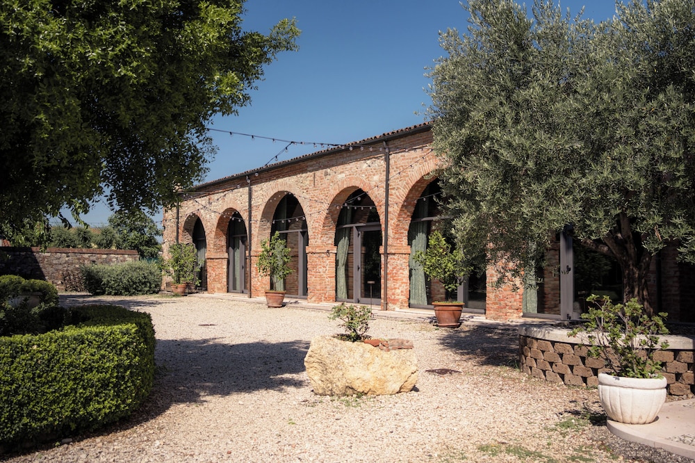 Villa Bongiovanni 41/44