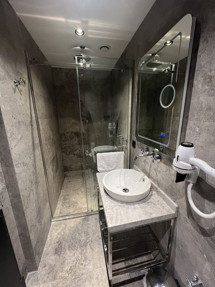 AHG Atlas Hotel 38/41