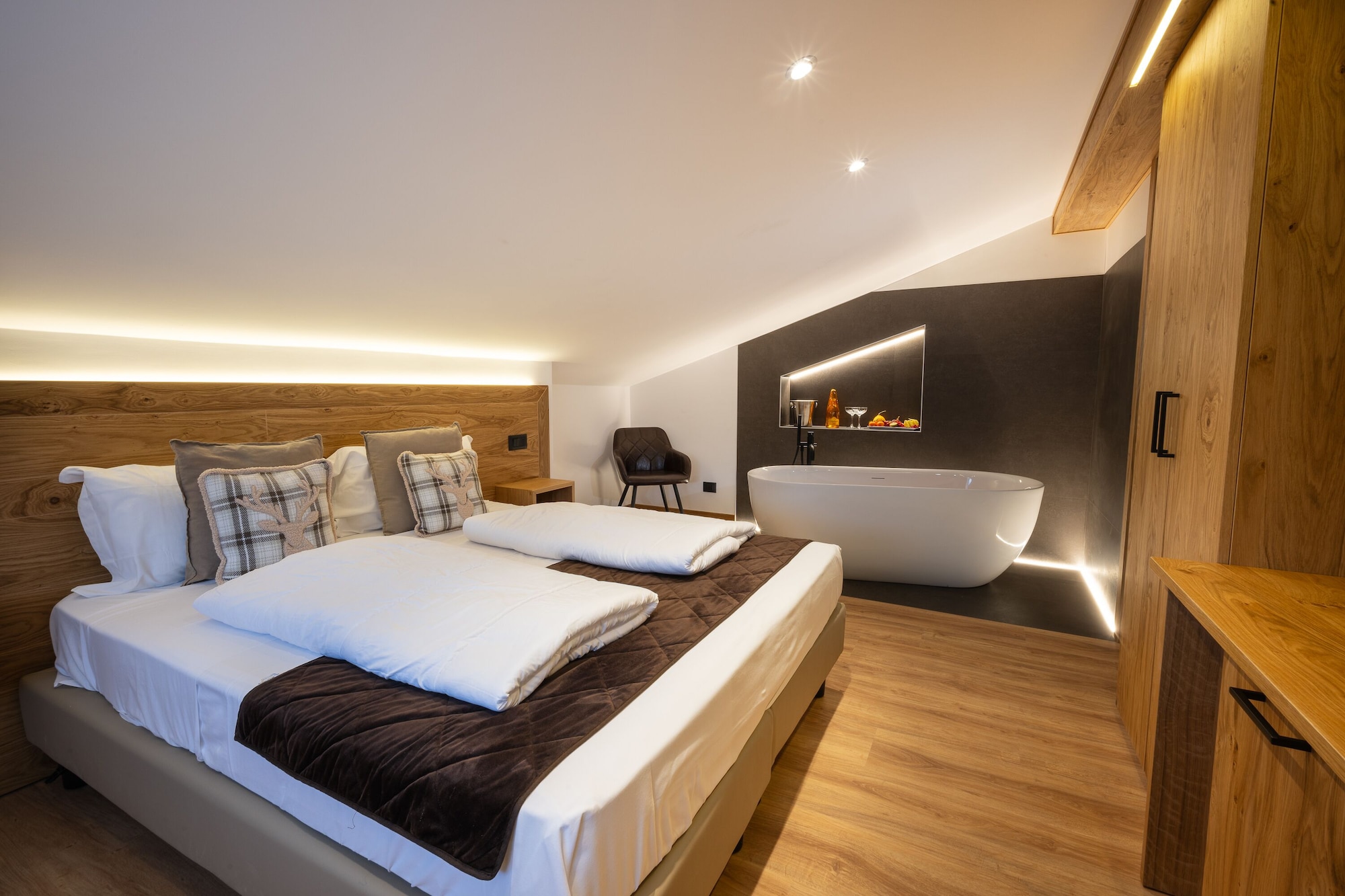 2 Bedrooms, Tower, Junior, 2 Double Beds, Bunk Bed، Hotel Iris 5/10